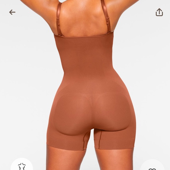 SKIMS Seamless Sculpt Open Bust Shortie Bodysuit - Picture 3 of 4